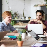 Przyjazna atmosfera to podstawa – tak deklaruje 4 na 10 pracowników