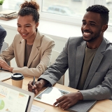 Rok 2026 przyniesie rekrutacje i podwyżki, lecz nie zawsze takie, jakich spodziewają się pracownicy